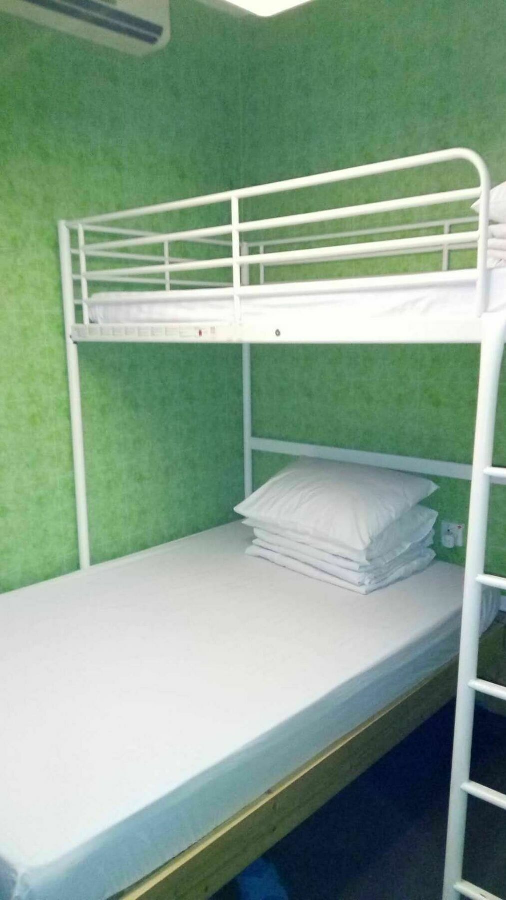 Pearl Premium * Hong Kong